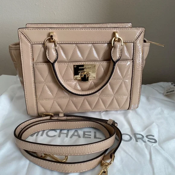 NWT Michael Kors Vivianne Quilted Soft Leather Messenger Purse in Oyster - Picture 5 of 7